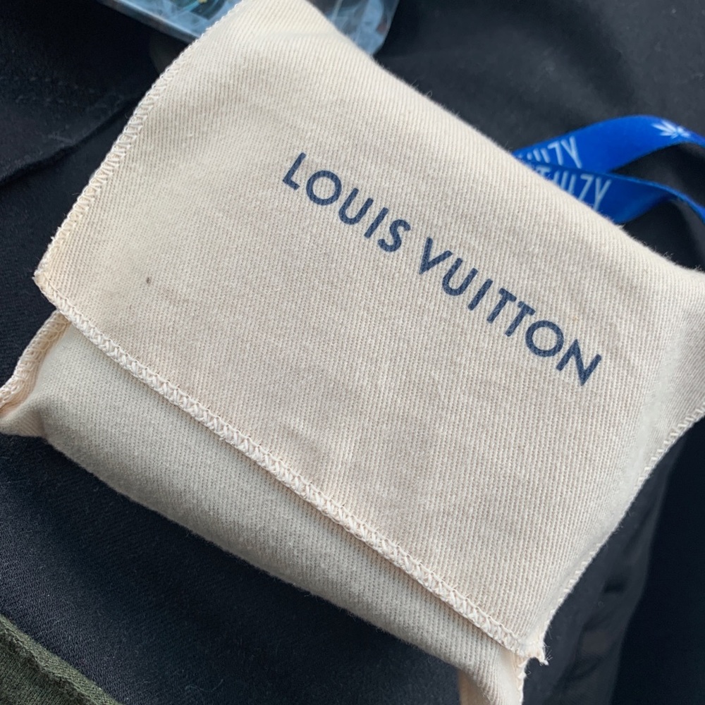 Authentic Men’s LV Damier Graphite wallet